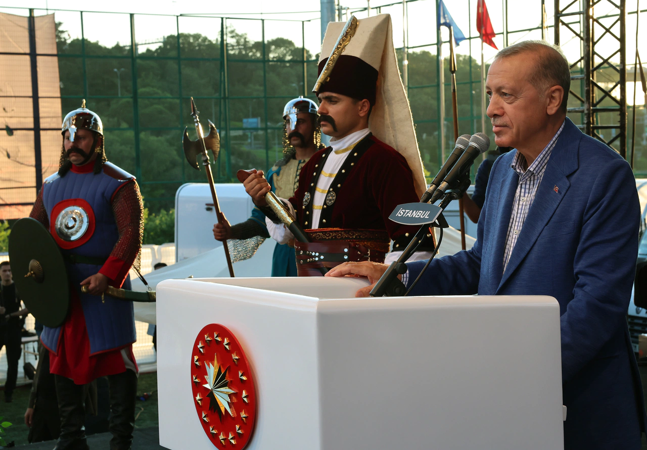 Erdoğan: Çocukların katillerine kadeh kaldıran haysiyet fukaralarını unutmuyoruz