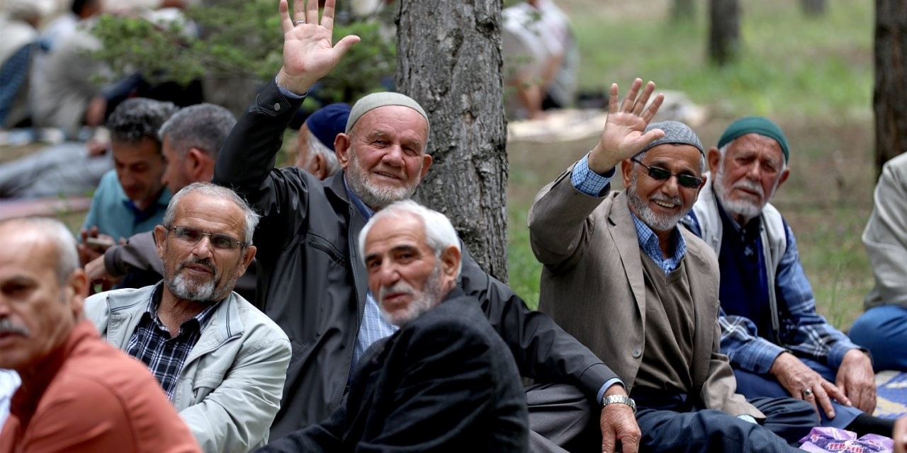 Emeklilerin gözü Erdoğan’da. Abdulkadir Selvi açıkladı: Emeklilerin zam oranı artacak mı?