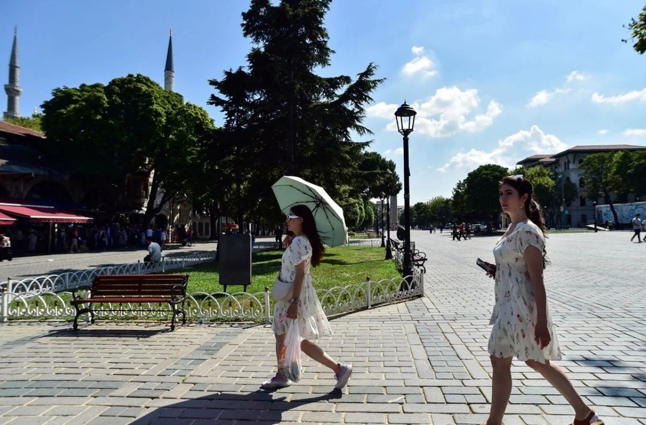 Meteorolojiden o illerde yaşayanlara flaş uyarı: Sıcaklık çok artacak,  bu saatlerde sokağa çıkmayın