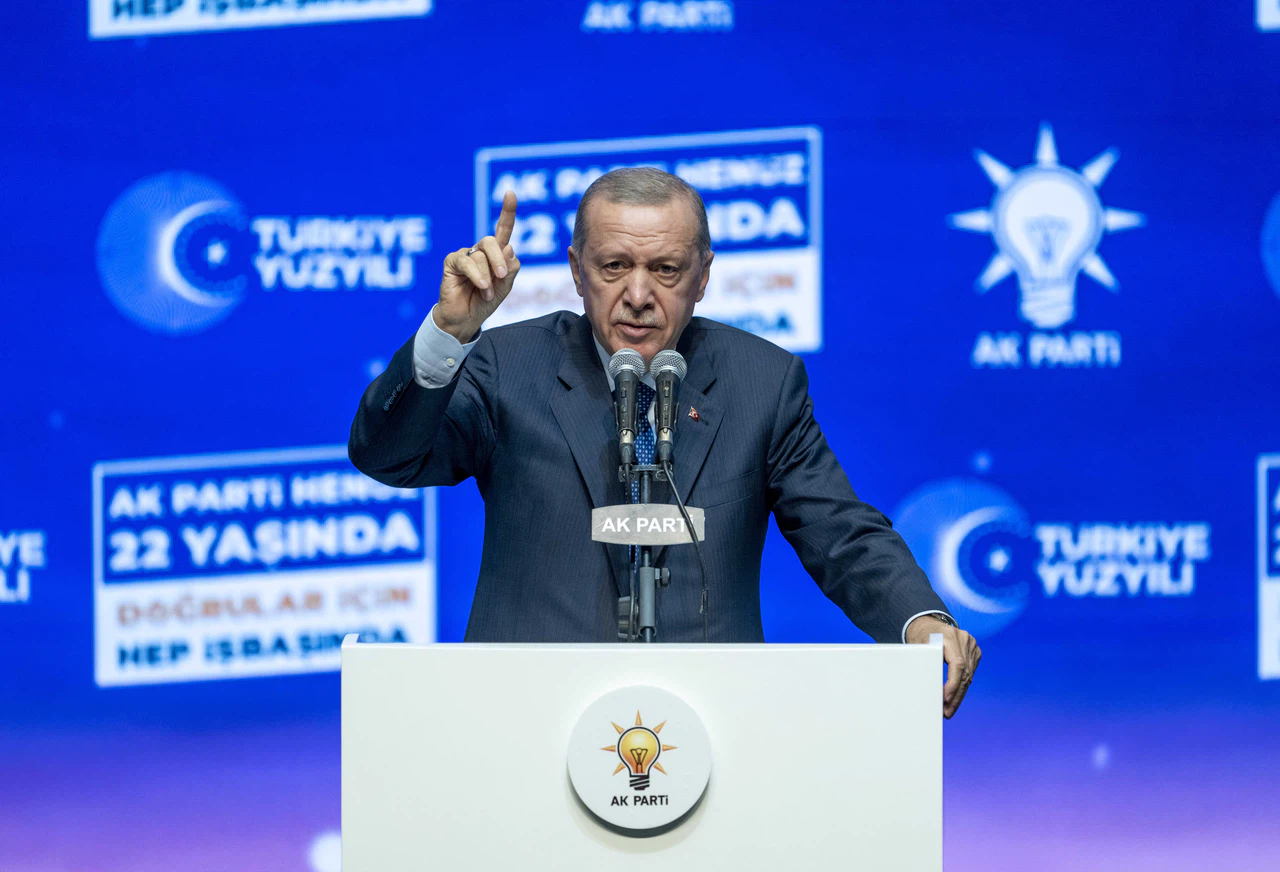 Erdoğan: Millet geleceğine el koyacaktır