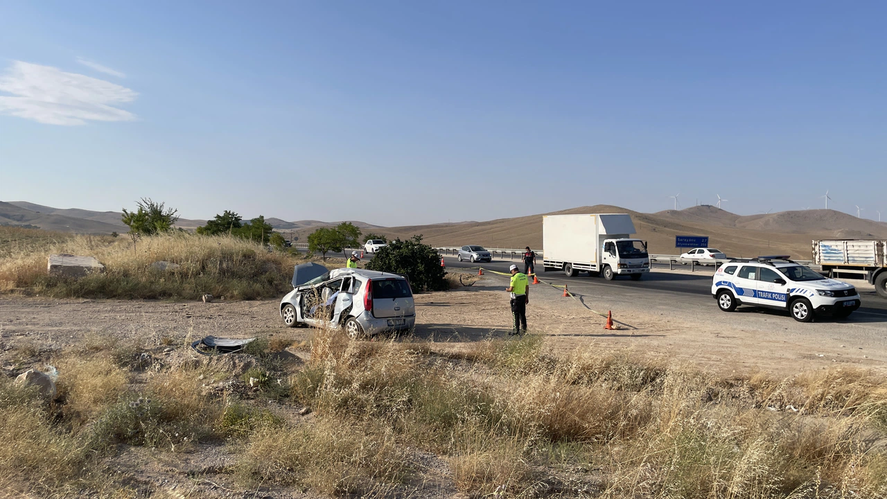 Konya'da ağaca çarpan otomobilde Naile Er ve Fatma Er öldü
