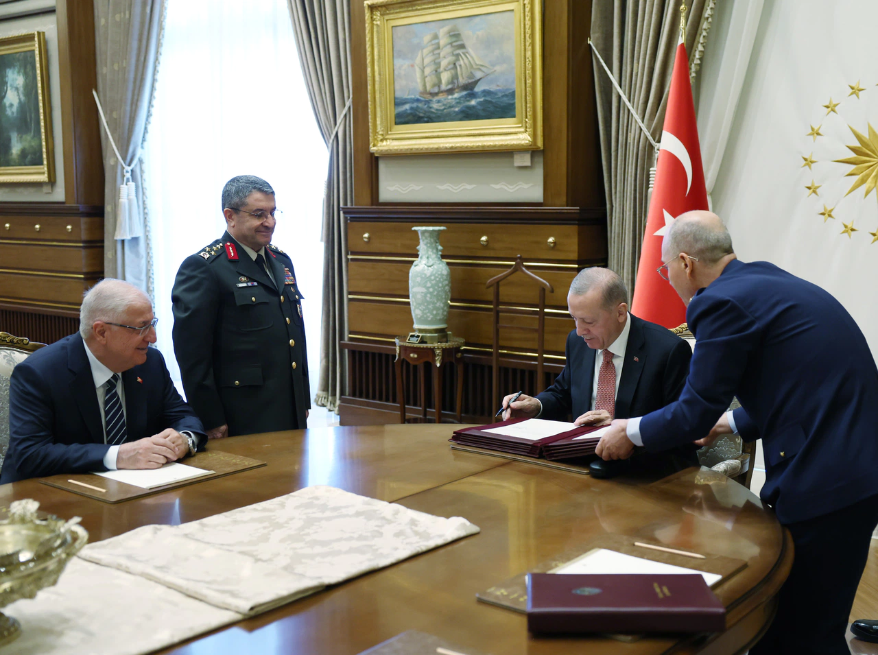 Yeni Genelkurmay Başkanı belli oldu. İşte YAŞ toplantısında atanan yeni komutanlar