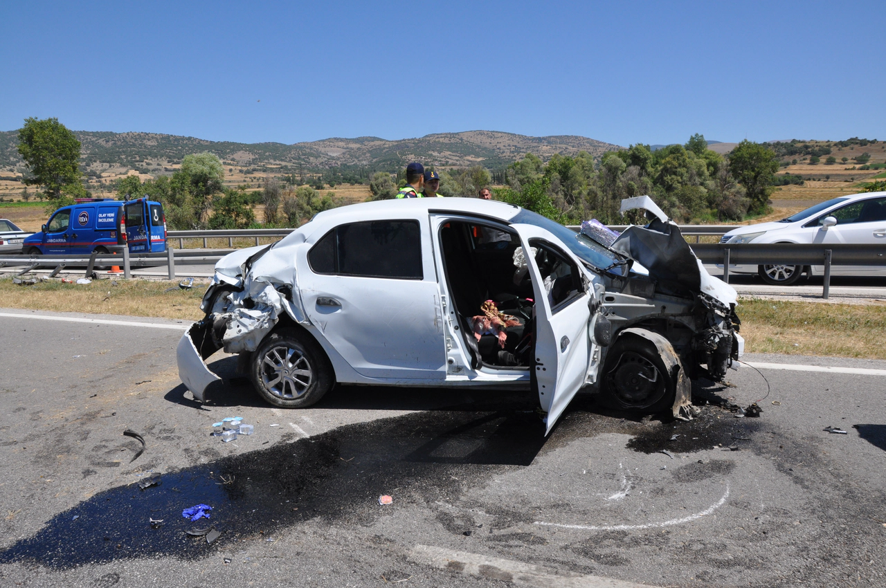 Gümüşhacıköy'de feci kaza: Zeynep Nur Gülsu öldü. Sürücü Mehmet Kazanfer ve 3 kişi daha yaralı