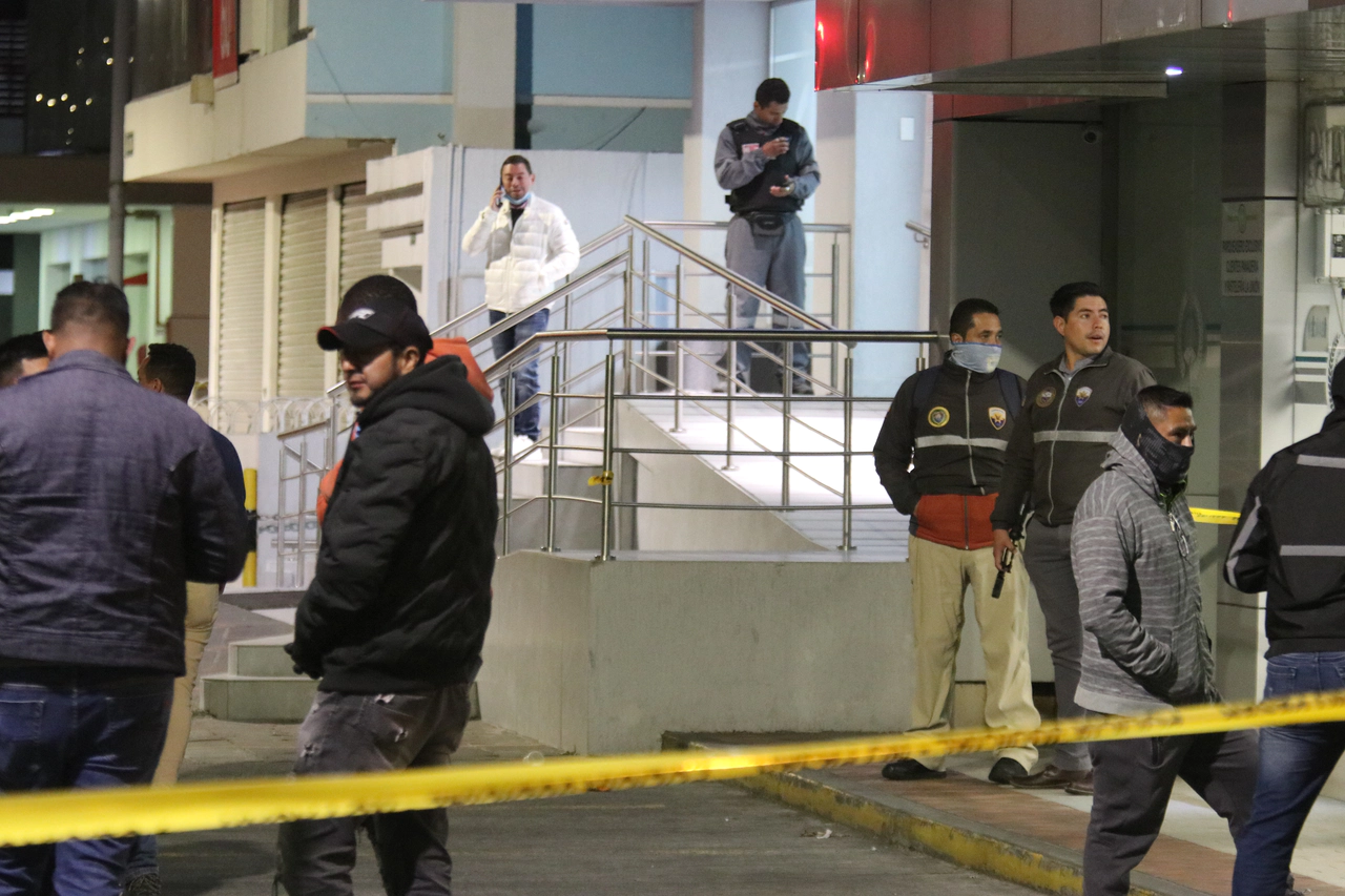 Bir ülke şokta. Devlet başkanı adayı mitingde vurularak öldürüldü