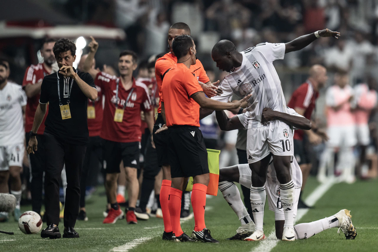 Aboubakar'dan müthiş gol. Beşiktaş kazandı Avrupa'da gruplara kaldı