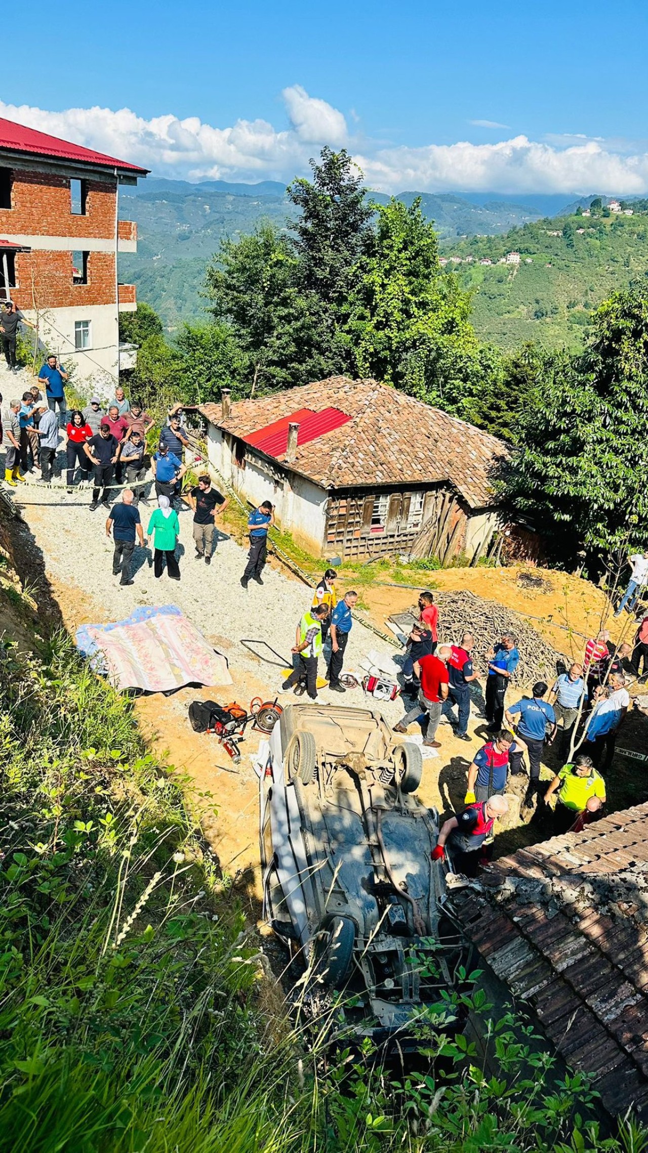 Ordu'da otomobil evin bahçesine uçtu: Salih Aydın,  eşi Fatma Aydın ve Kıymet Baş öldü