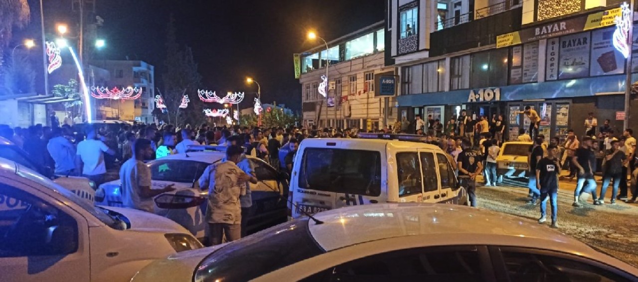 Şanlıurfa'da Suriyeli isyanı. Ortalık karıştı. Halk sokağa döküldü,  polis müdahale etti
