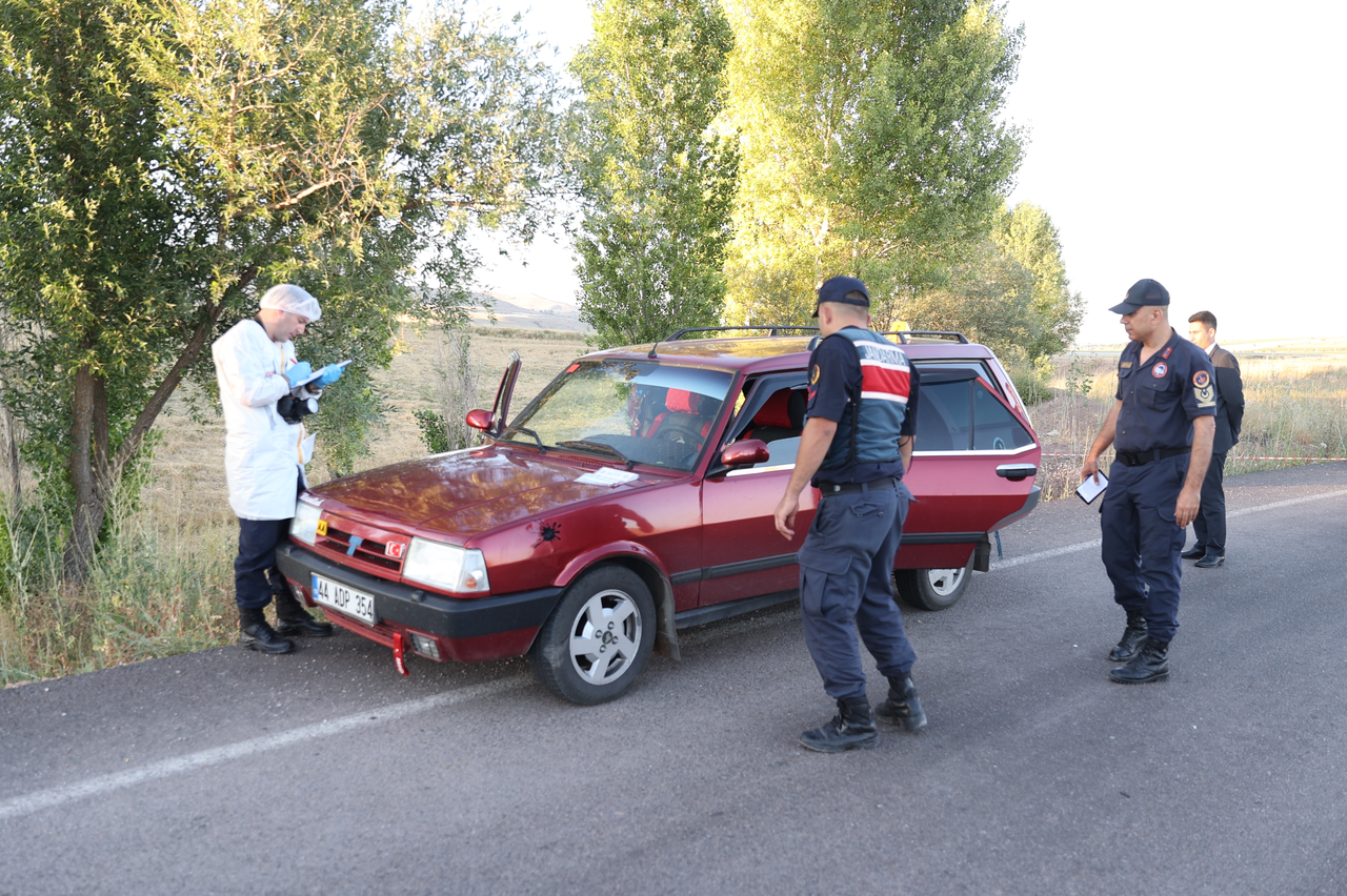 Sivas'ta otomobilde vurulmuş bulundular: Özay Gül ve Selda Karaca öldü
