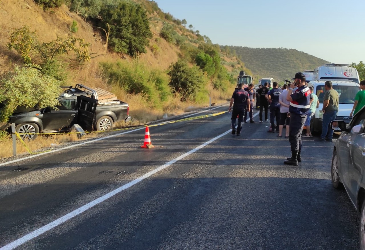 Manisa'da üzerine kaya düşen araçtaki Mehmet Nuri Dağlı öldü,  3 kişi yaralandı