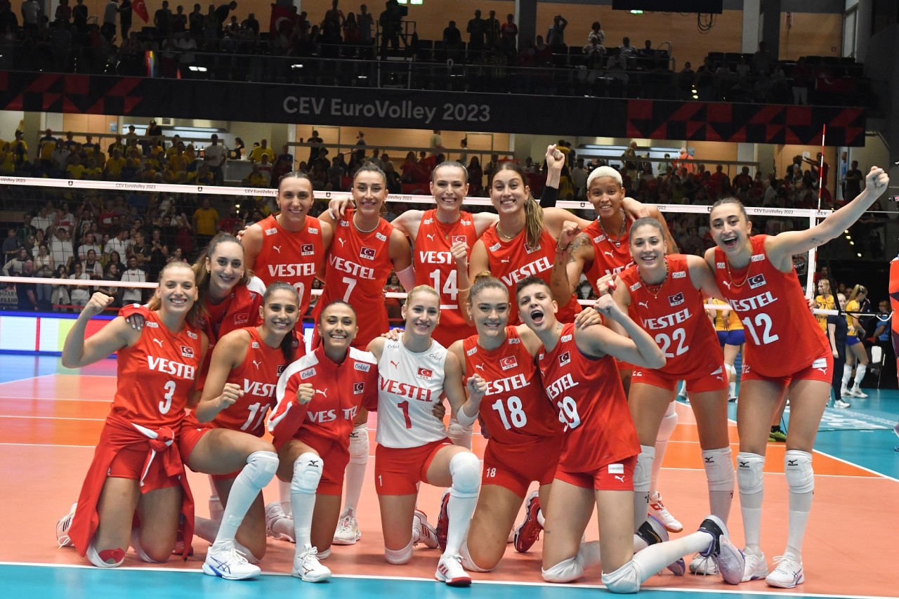 Filenin Sultanları süper başladı. İsveç'i ezdi geçti