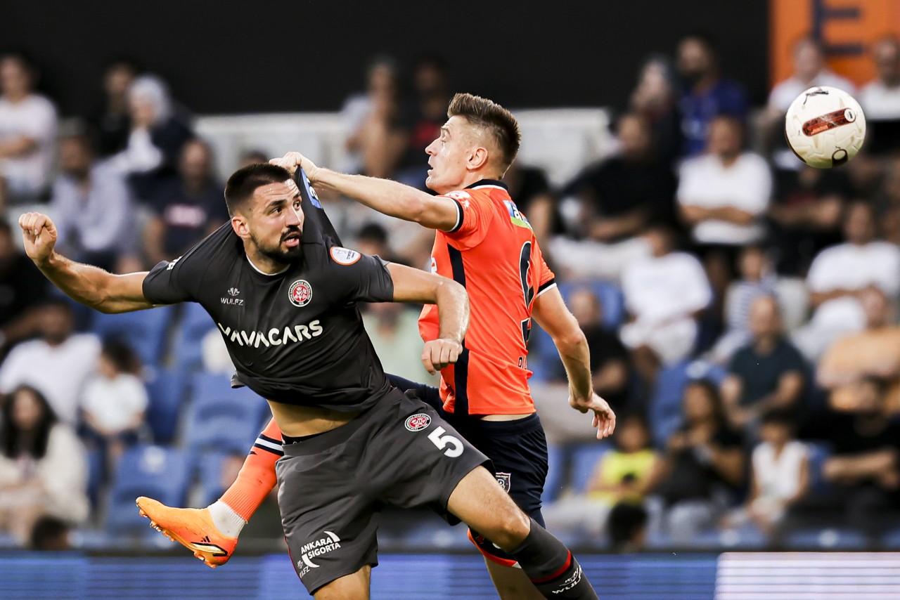 Karagümrük Başakşehir'i fena çarptı