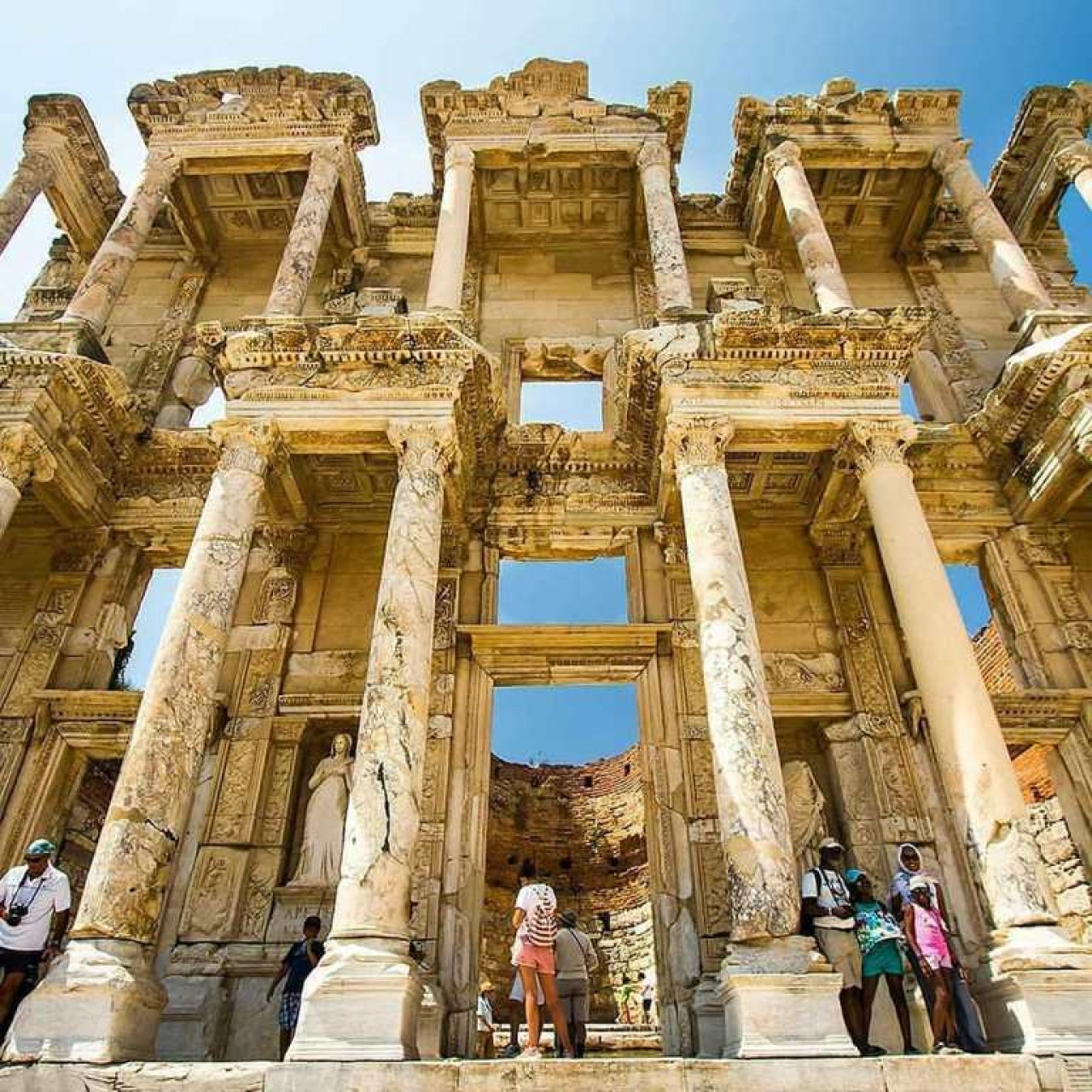 Kuşadası'nda Tatilin Keyfini Çıkarın: En İyi Kiralık Yazlık Seçenekleri