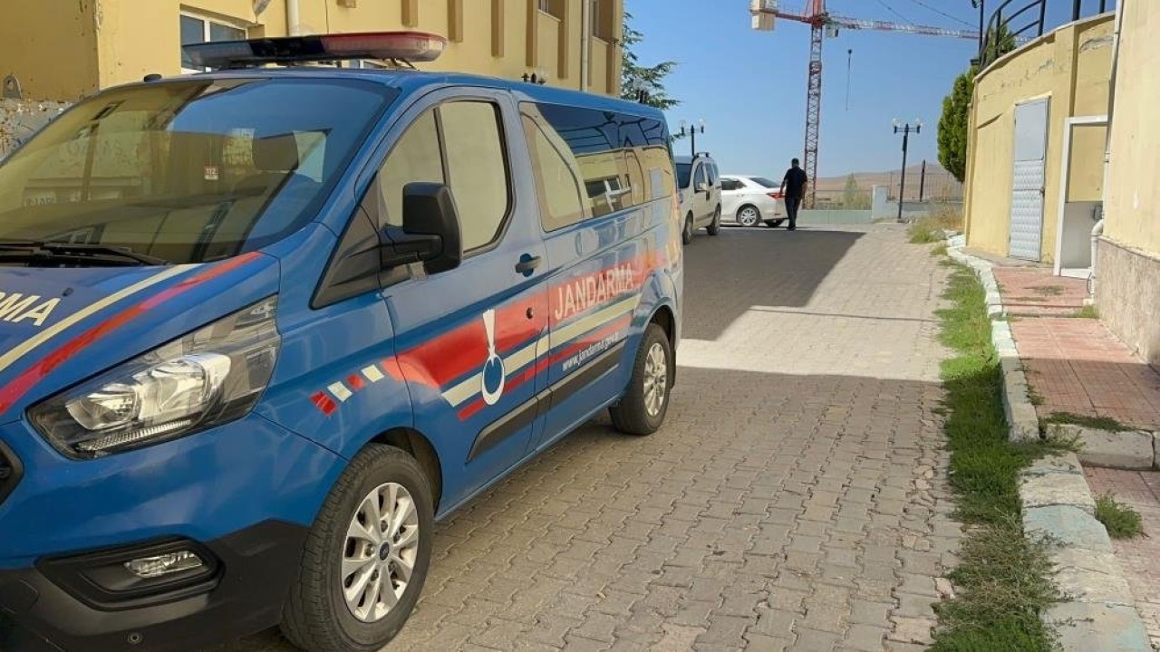 Alzheimer hastası adam, 25 bıçak darbesiyle eşini  öldürdü sonra başında bekledi!