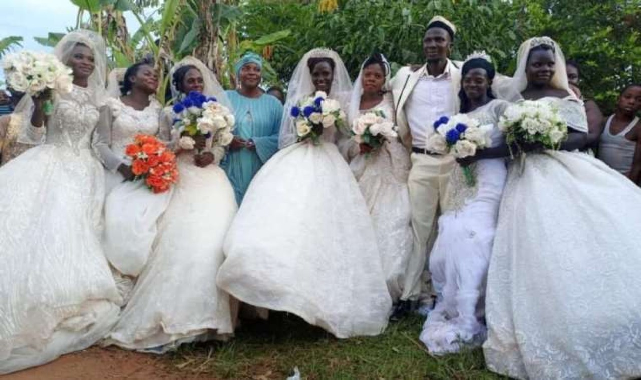 Aynı günde 7 kadınla birden evlendi