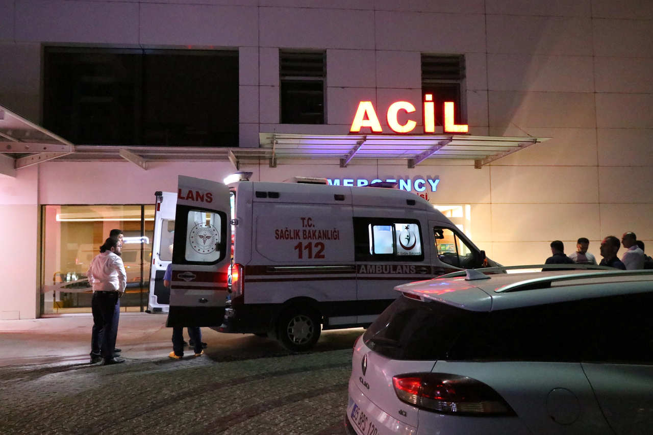 İzmir'de bıçaklanan Baran Çatalbaşoğlu öldü 