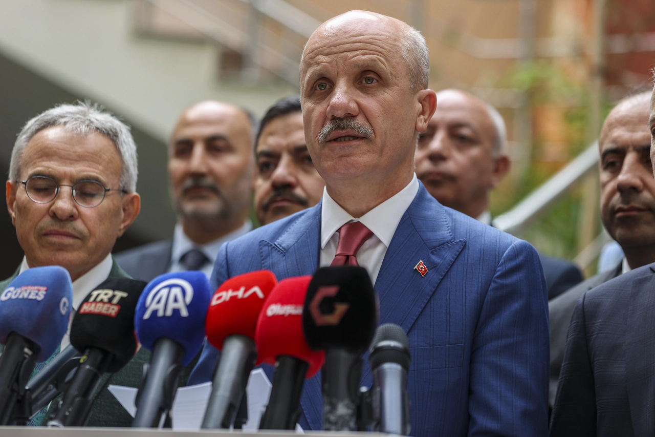 YÖK Başkanı Erol Özvar'dan uzaktan eğitim açıklaması 