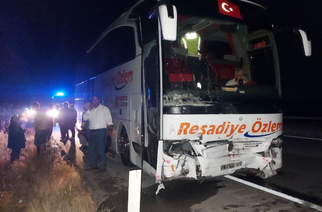 Amasya'da otobüs ile otomobil çarpıştı: Ali Alaçam ve Kazım Göbel öldü