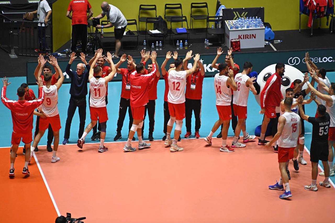 Helal olsun size çocuklar. Voleybolcularımız Sırbistan'ı devirdi