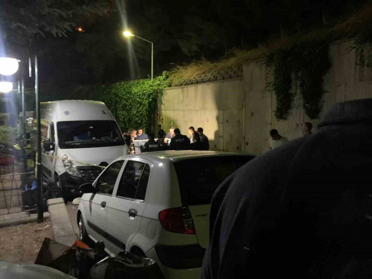 Ankara'da Serkan Özbaş eski eşinin evini bastı: Emre Helvacı öldü. Banu Satılmış ağır yaralı