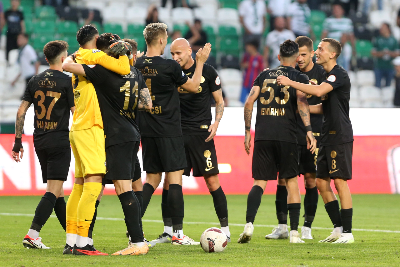 Çaykur Rizespor'dan Konya'da mucize galibiyet