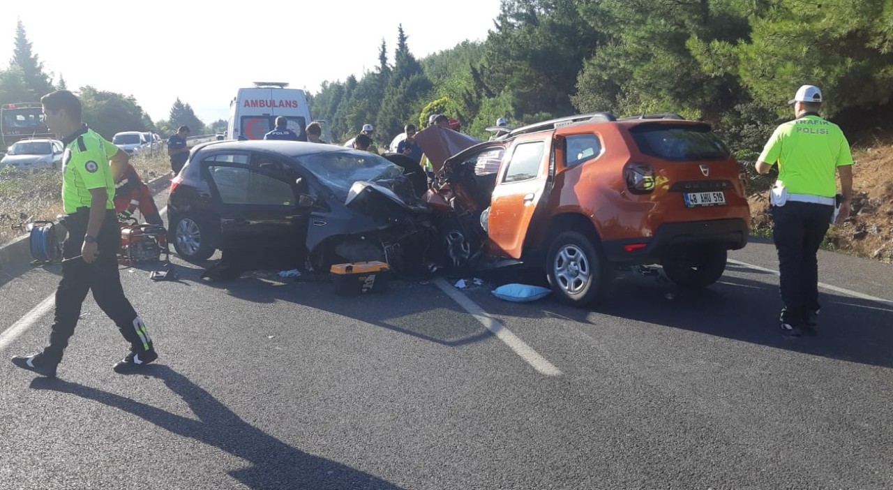 Muğla'da feci kaza: İsmail Macaroğlu ve Funda Turgay öldü