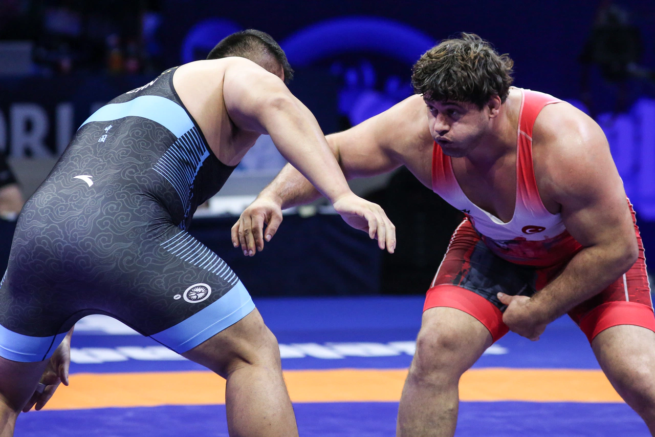 Milli güreşçi Rıza Kayaalp dünya ikincisi oldu