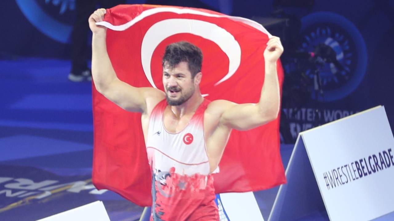 Milli güreşçimiz Ali Cengiz dünya şampiyonu oldu