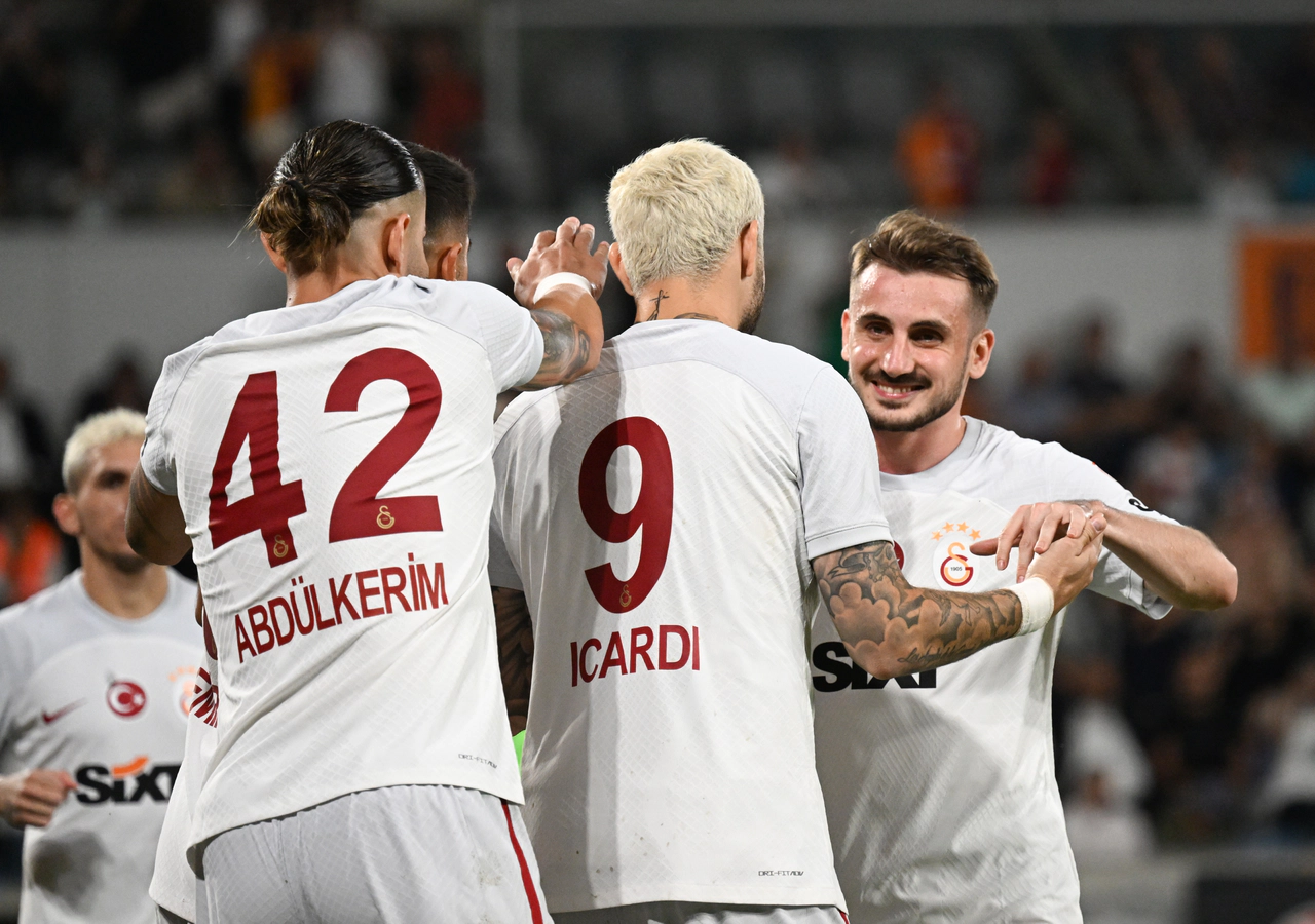 Galatasaray Başakşehir'i vurdu ligin zirvesine kuruldu