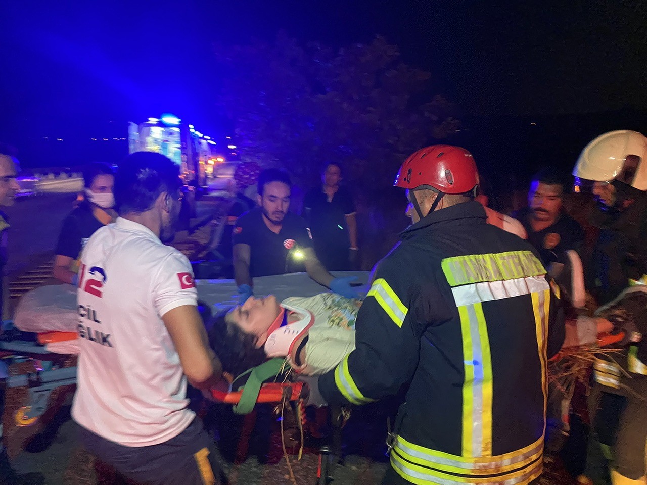 Manisa'da korkunç kaza. Fatma Kartalmış arka koltuktan fırlayıp aracın altında kaldı