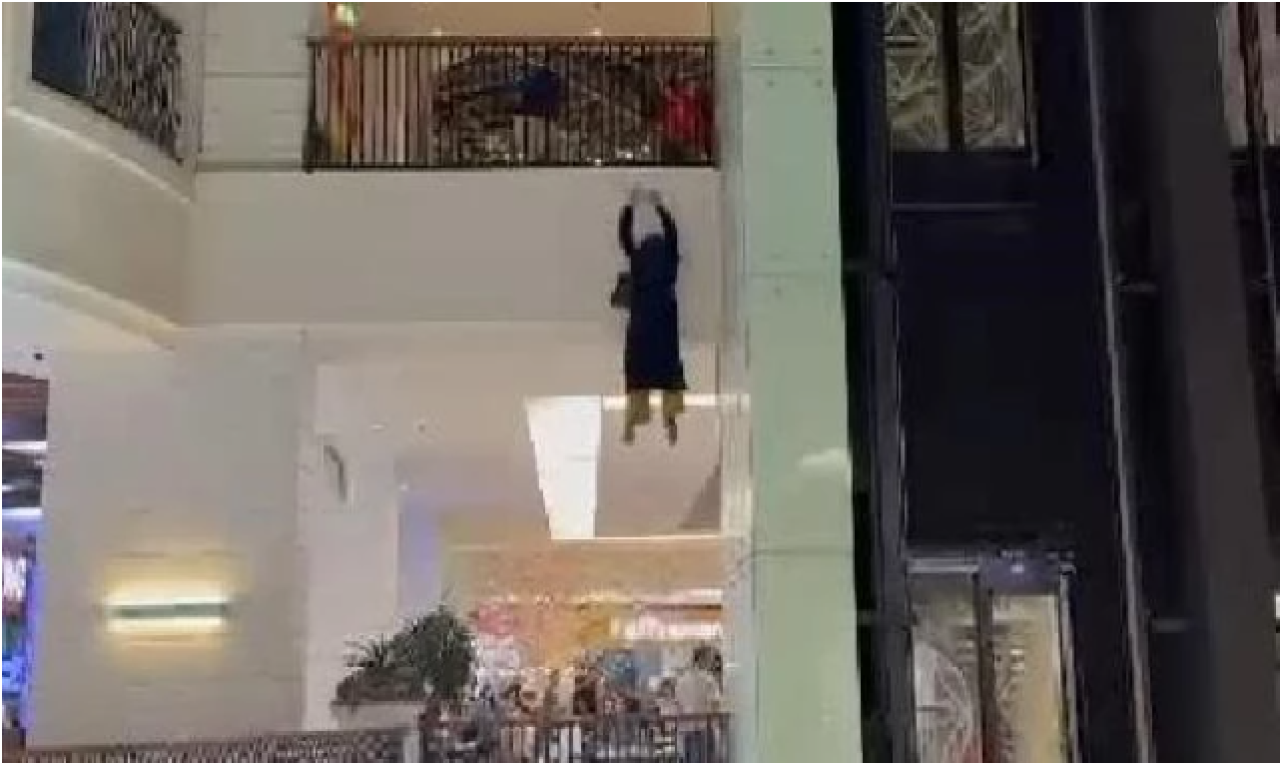 19 yaşındaki Fatmanur Atasayım alışveriş merkezinde canına kıydı!