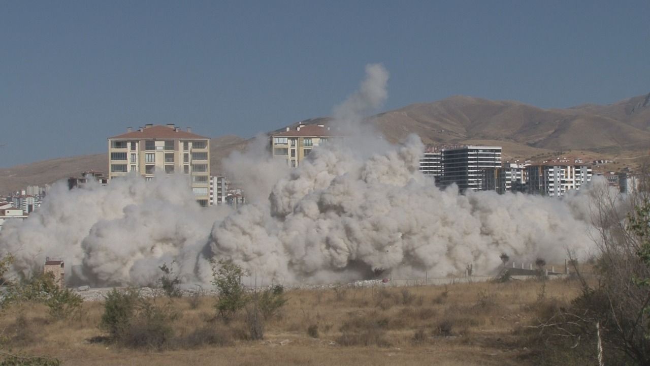 ‘Depreme dayanıklı’ diye reklamı yapılmıştı  yerle bir oldu