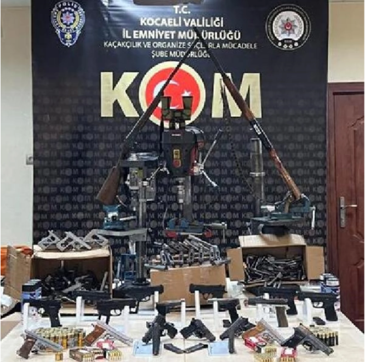 Yüzlerce silah ve parcalarıyla yakalanan 16 sanığa zincirleme hapis istemi