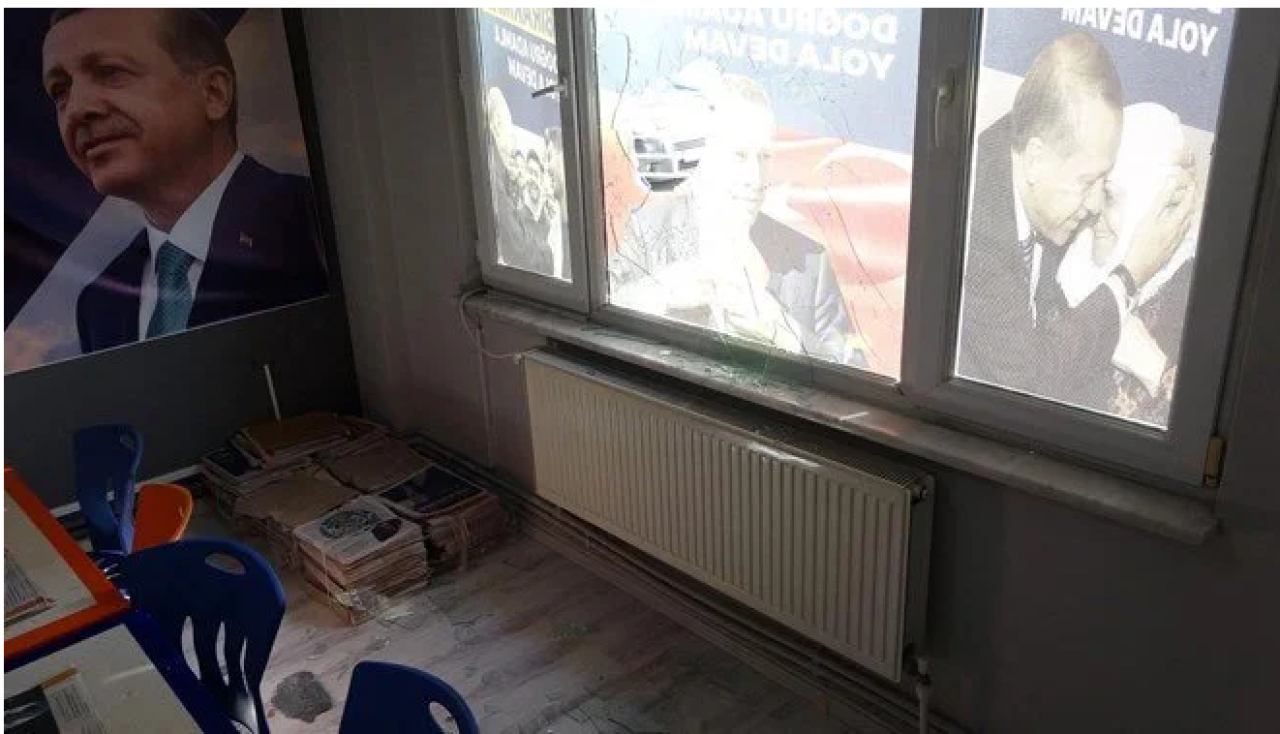 Çanakkale’de AK Parti Seçim İrtibat Ofisi’ne saldırı