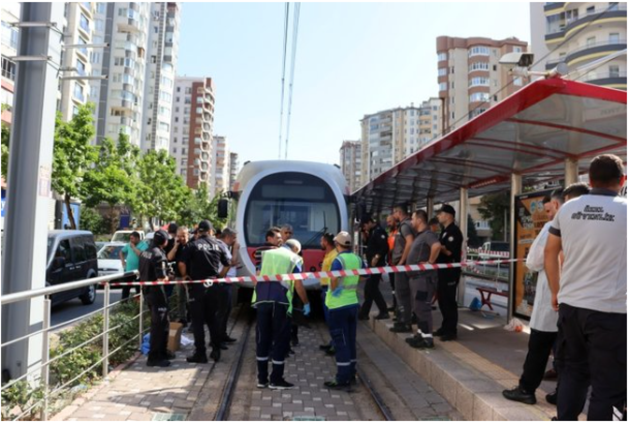 Kayseri'de acı olay!Tramvaya ücretsiz binmek istemişti, can verdi
