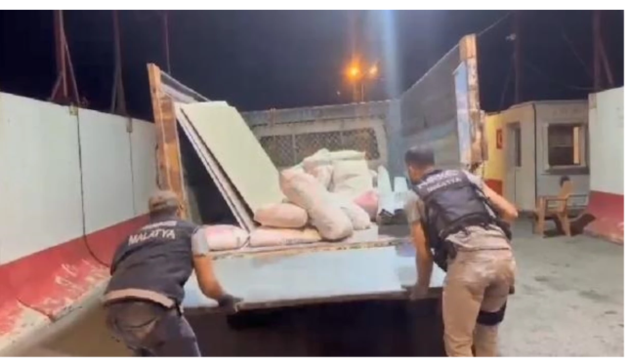 Malatya'da bir kamyonette 46 kiloluk esrar ele geçirildi : 3 kişi tutuklandı