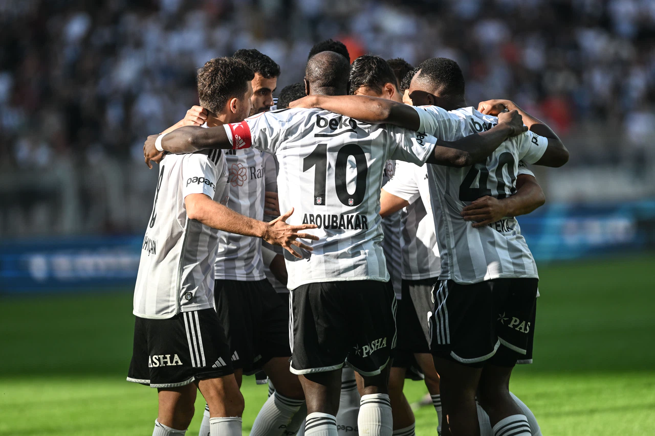 Beşiktaş İstanbulspor'u yendi,  taraftarlar pes etmedi: Ahmet Nur Çebi istifa!