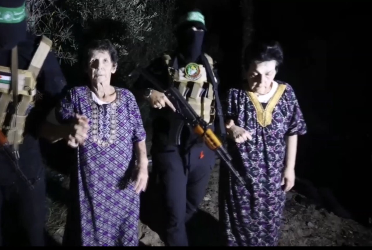 Kassam Tugayları esir aldıkları 2 İsrailli yaşlı kadını serbest bıraktı