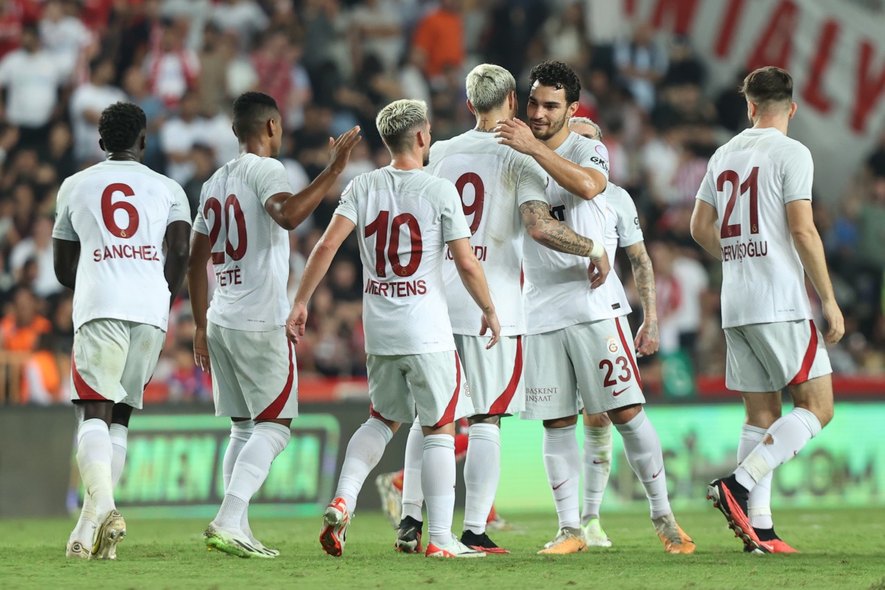Galatasaray Antalya'dan geçti. 22 oldu,  durdurulamıyor
