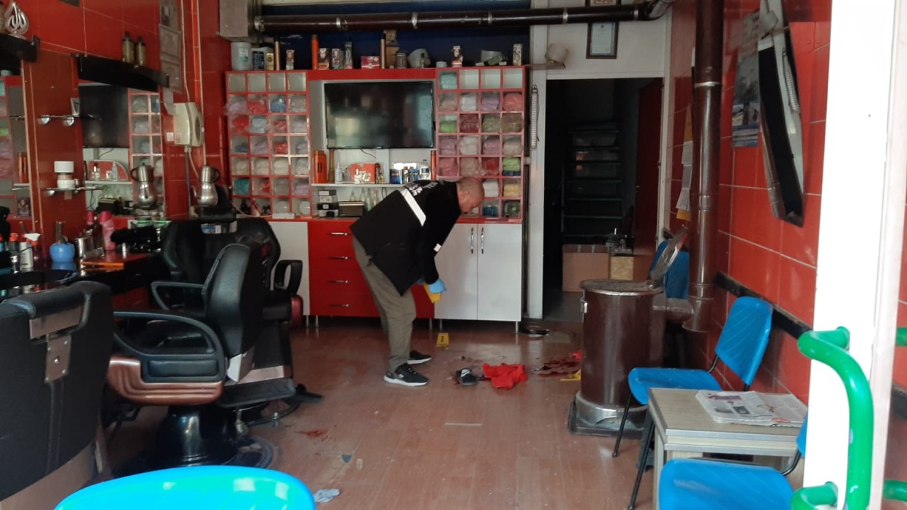 Çorum'da traş olurken silahını çekti,  berberi vurdu