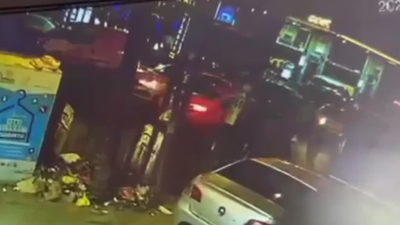 İstanbul'da iş yerinin önündeki kavgaya bakan Muhittin Çavdaroğlu kafasından bıçaklandı