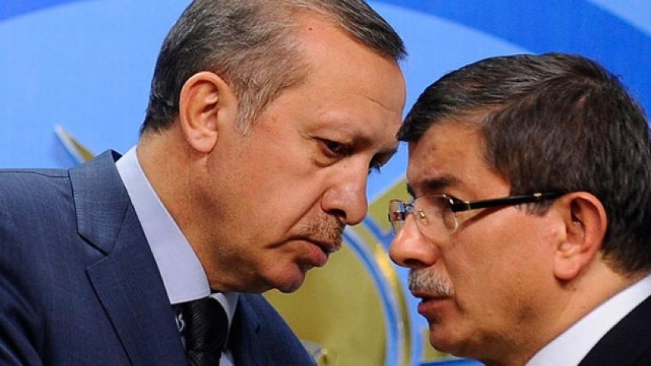 Davutoğlu Erdoğan ile aynı odada ağladıklarını açıkladı,  nedenini anlattı