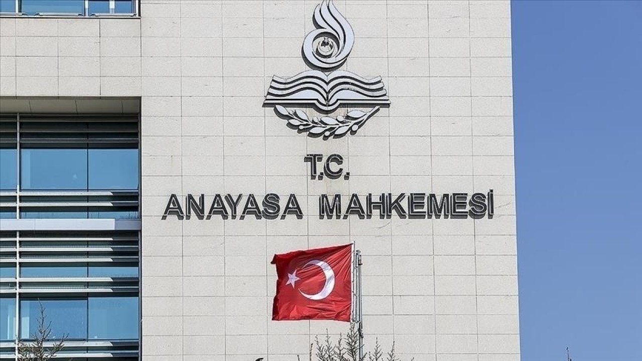 Anayasa Mahkemesi 3 siyasi partiyi kapattı