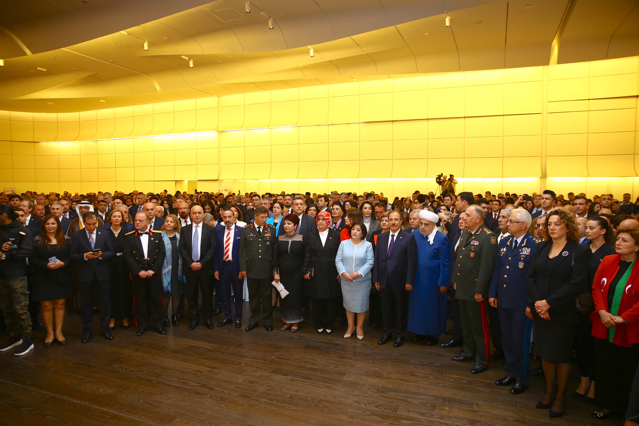 Azerbaycan'da Cumhuriyeti'nin 100. yılı resepsiyonu. Flaş sözler