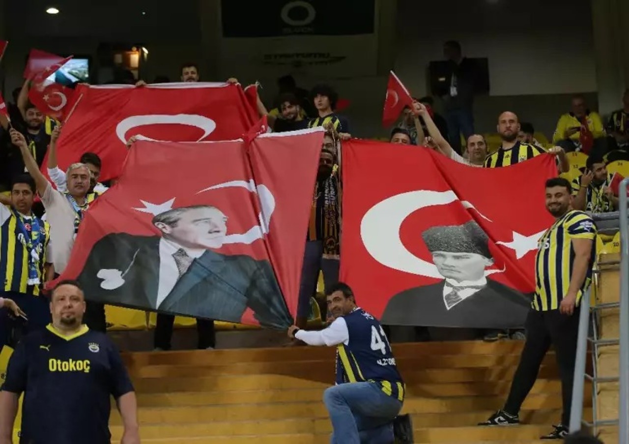 Ali Koç stattaki taraftarlara seslendi. Flaş Atatürk sözleri. Fenerbahçe'den anlamlı kampanya