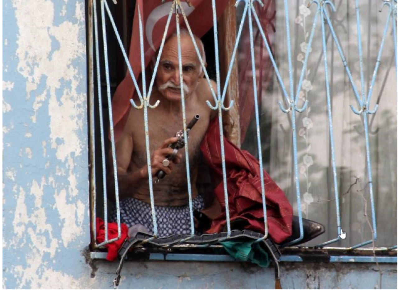 'Komando dede' eşini baltayla öldürdü!