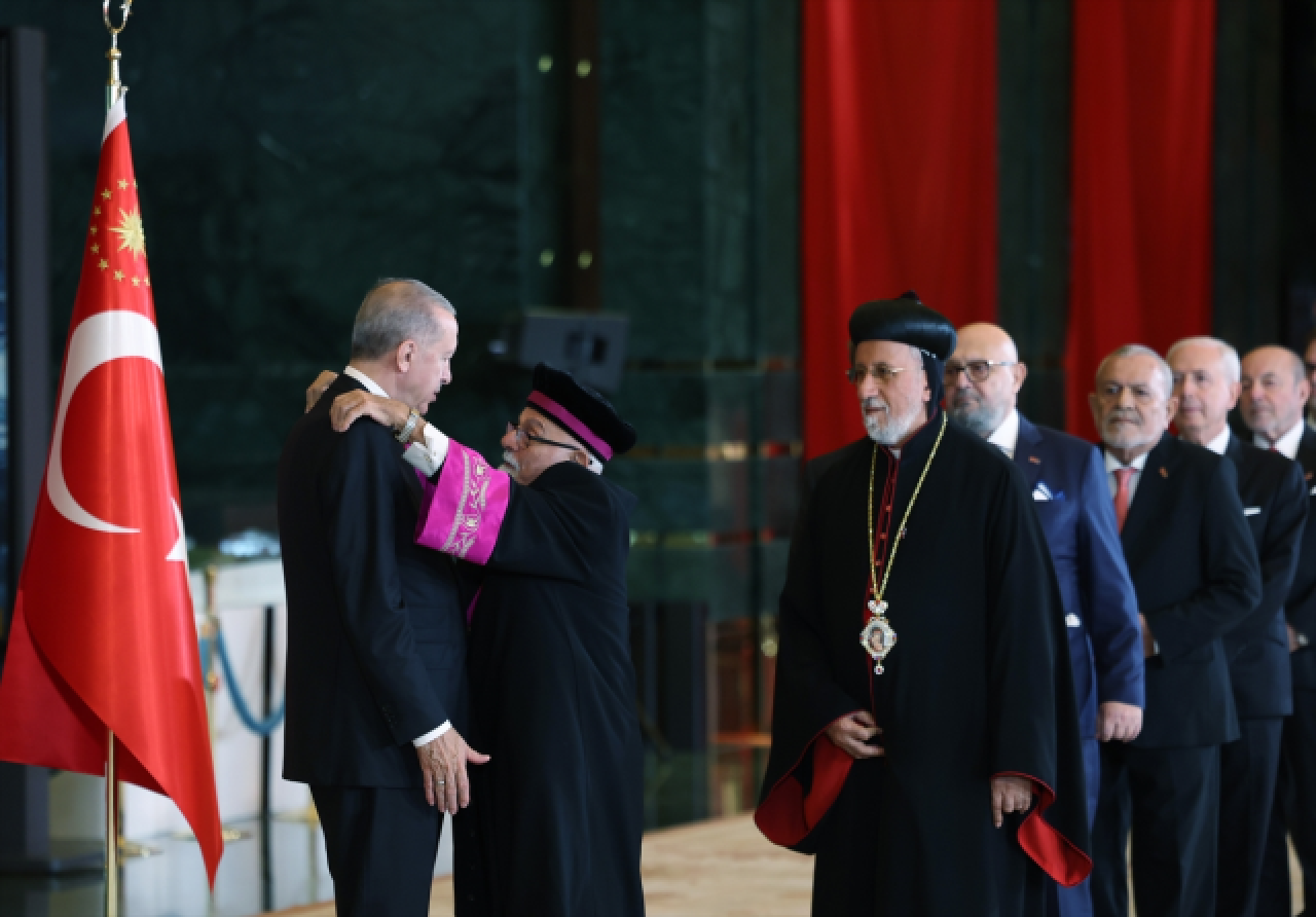 Cumhurbaşkanı Erdoğan öylece kalakaldı! Resepsiyona damga vuran kare