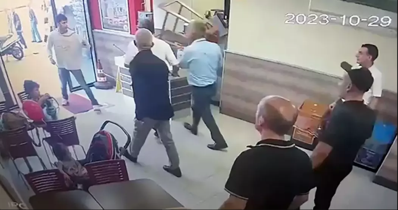 "Yemeğinizde bebek kanı var" diyerek dehşet saçtı!