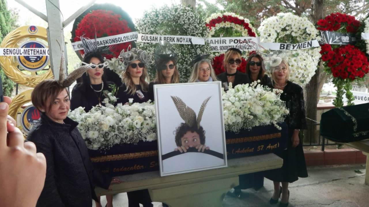 Sanatçı Haluk Akakçe son yolculuğuna uğurlandı