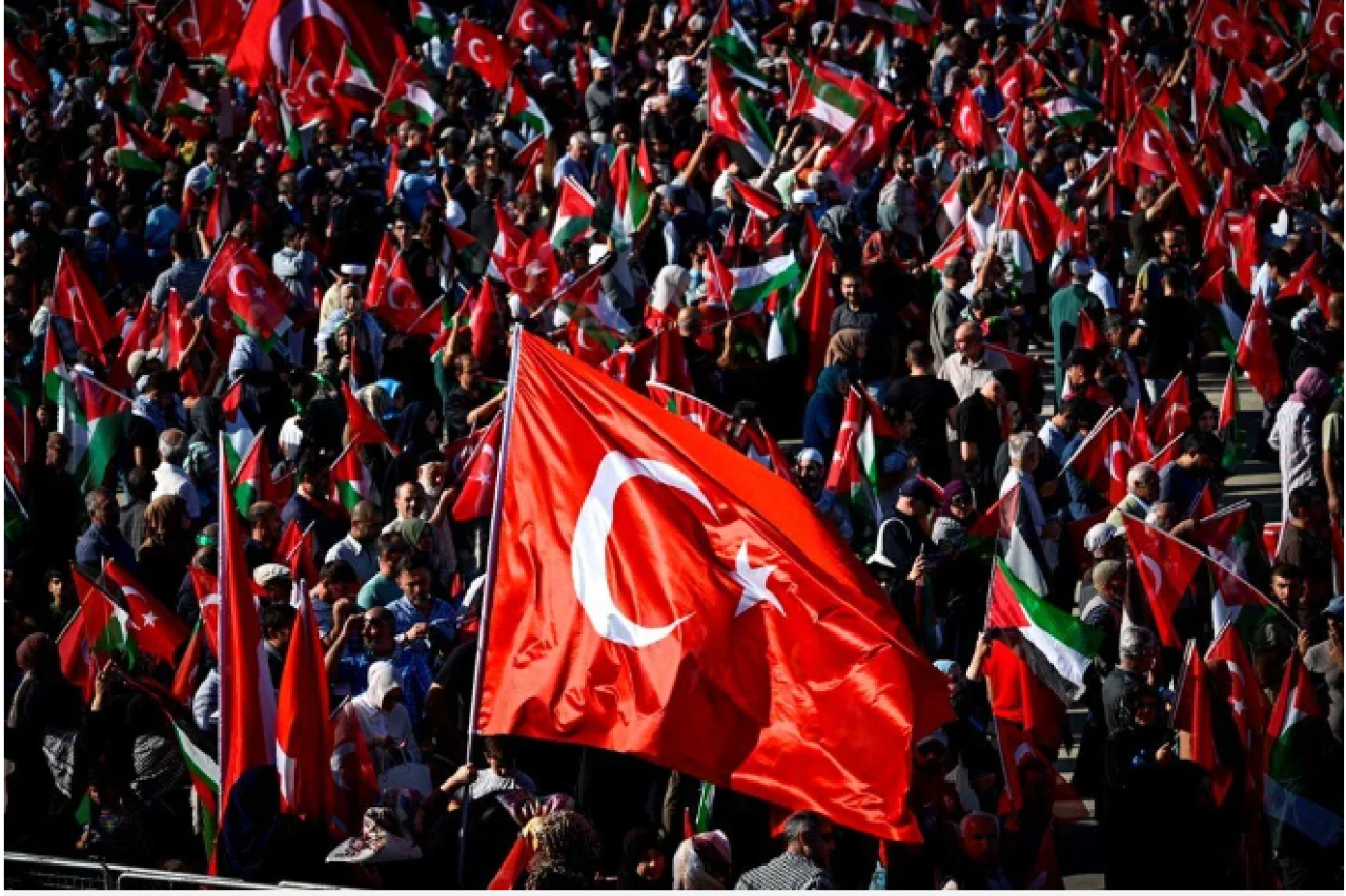 İstanbul’da Filistin'e destek mitingi! Binlerce kişi Atatürk Havalimanı’nda