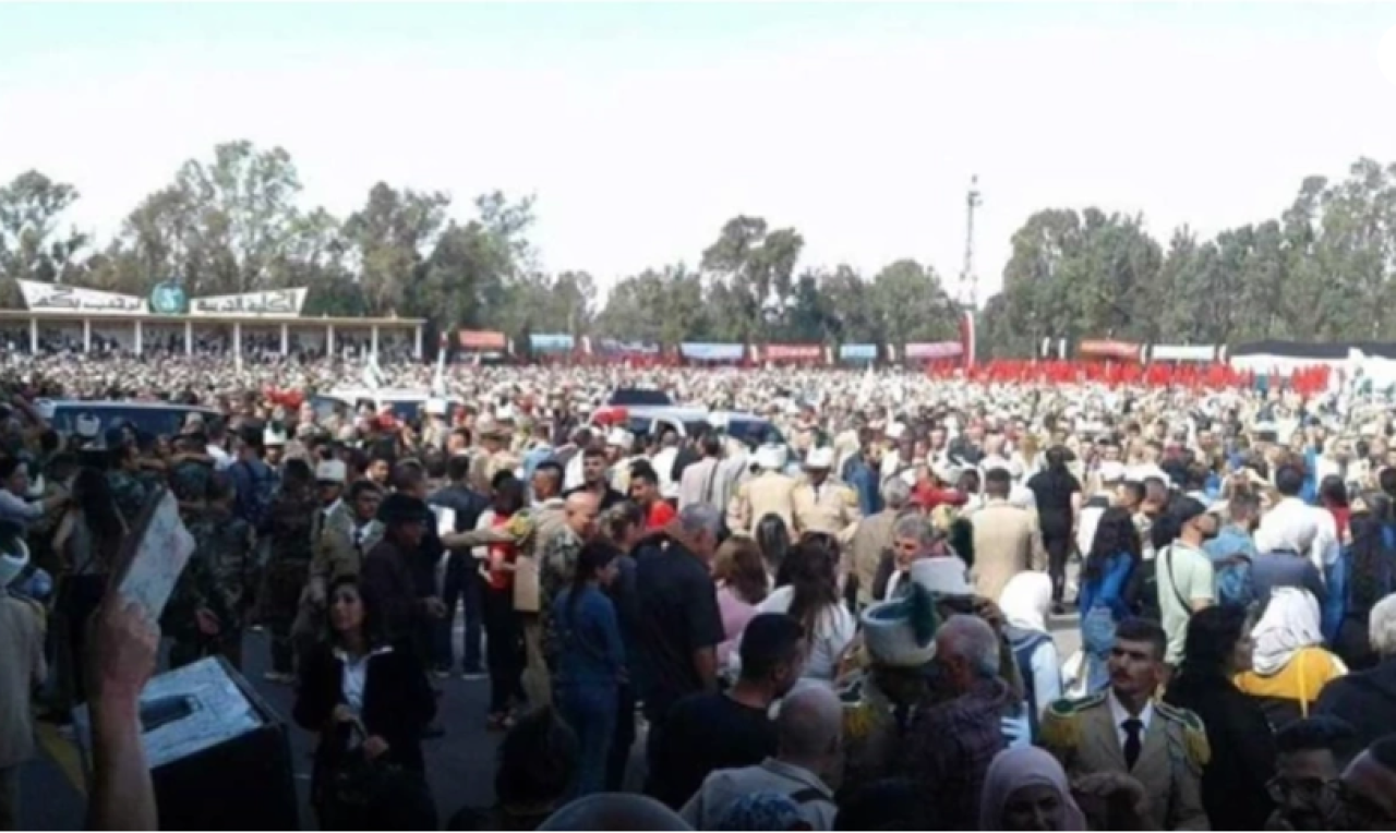 Suriye'de askeri törene saldırı! En az 50 kişi hayatını kaybetti,  onlarca yaralı var